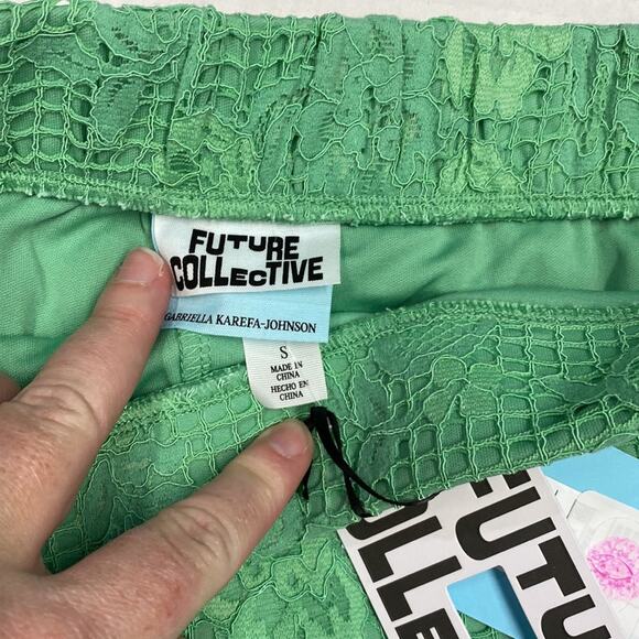 Pull On Lace Shorts Future Collective Green small
NWT
future collective (b18) - Picture 5 of 6
